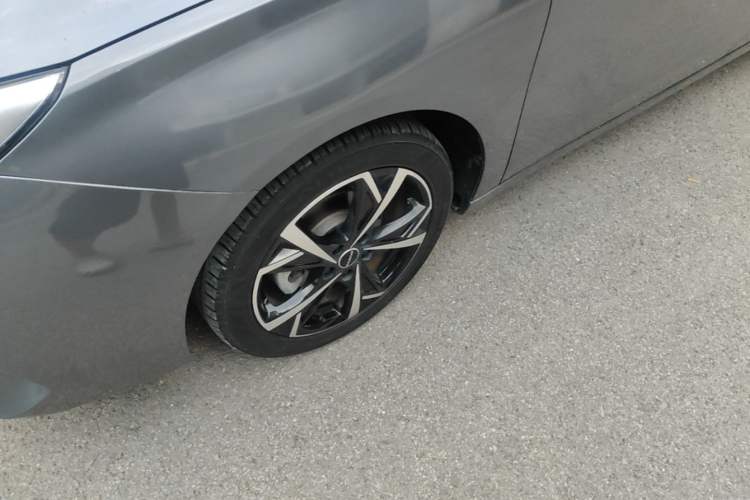 Used Roewe i5 2023 1.5L CVT Luxury Edition Left Front Wheel Hub