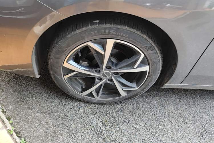 Used Roewe i5 2023 1.5L CVT Luxury Edition Left Front Wheel Hub