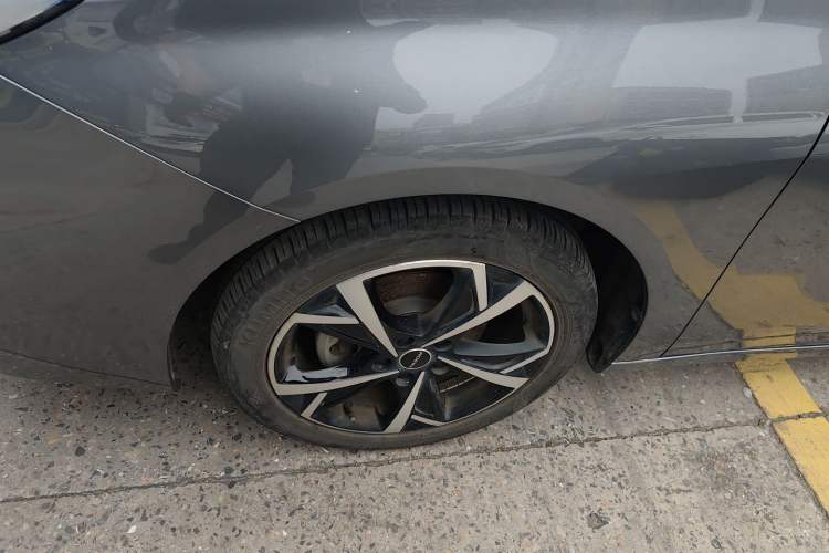 Used Roewe i5 2023 1.5L CVT Luxury Edition Left Front Wheel Hub
