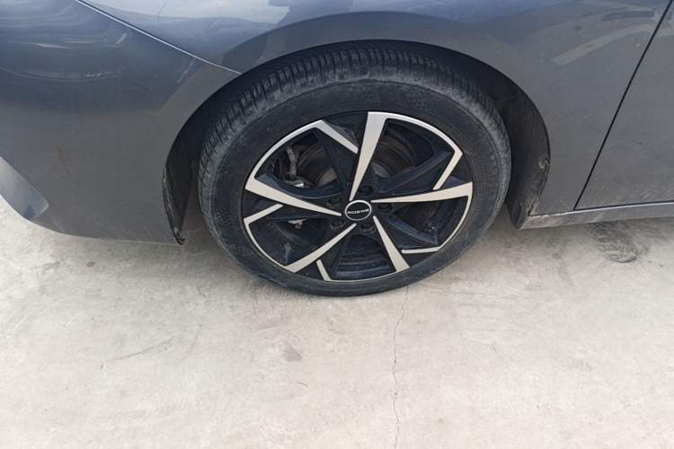 Used Roewe i5 2023 1.5L CVT Luxury Edition Left Front Wheel Hub