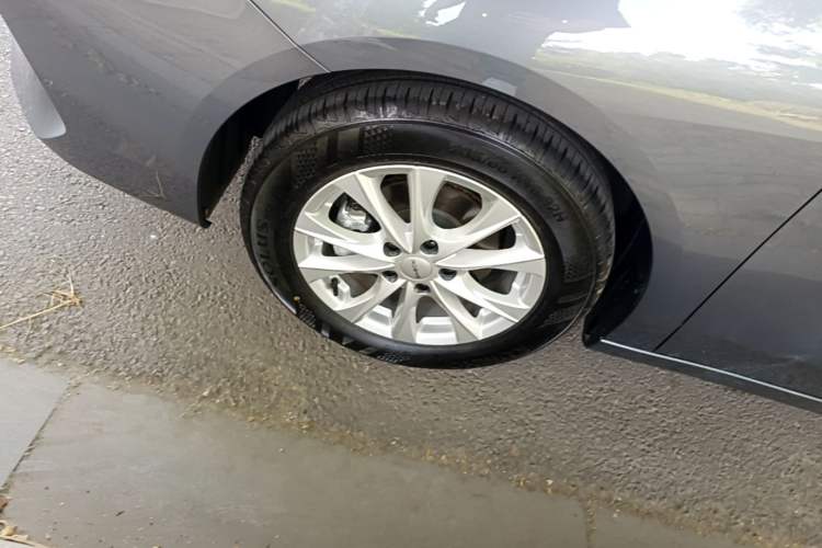 Used Roewe i5 2023 1.5L Manual Comfort Edition Left Front Wheel Hub
