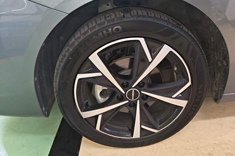 Used Roewe i5 2023 1.5L CVT Luxury Edition Left Front Wheel Hub
