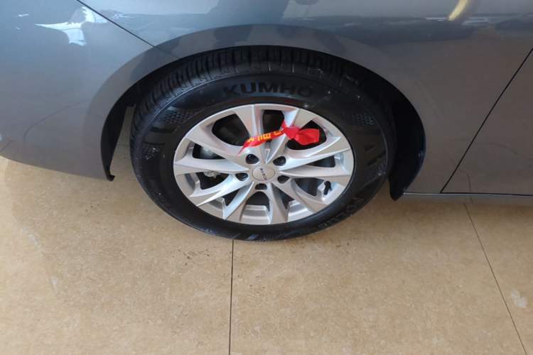 Used Roewe i5 2023 1.5L CVT Luxury Edition Left Front Wheel Hub