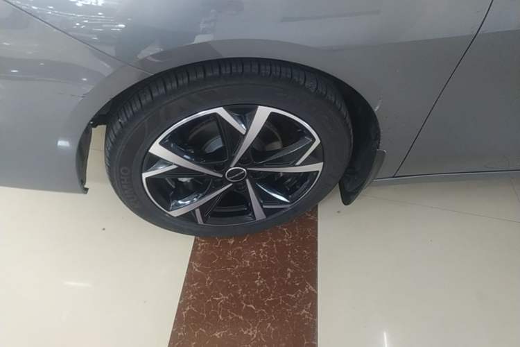 Used Roewe i5 2023 1.5L CVT Luxury Edition Left Front Wheel Hub