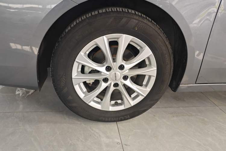 Used Roewe i5 2023 1.5L CVT Luxury Edition Left Front Wheel Hub