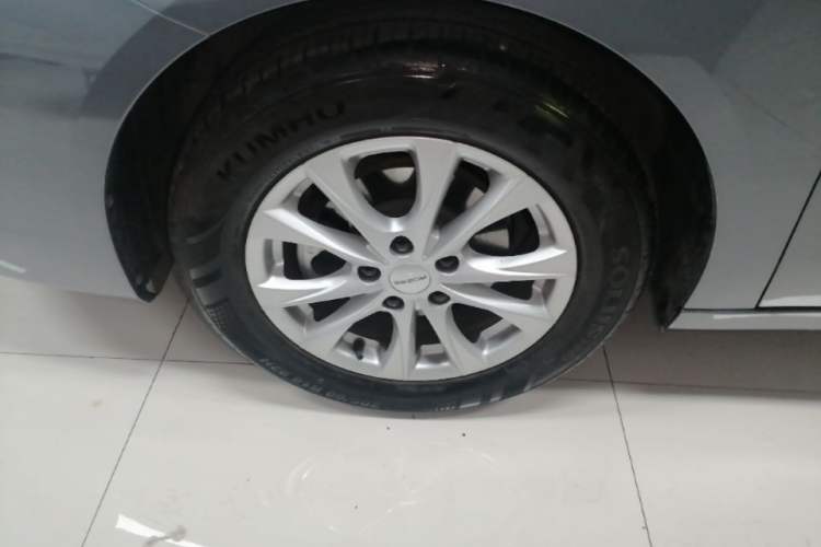 Used Roewe i5 2023 1.5L CVT Luxury Edition Left Front Wheel Hub