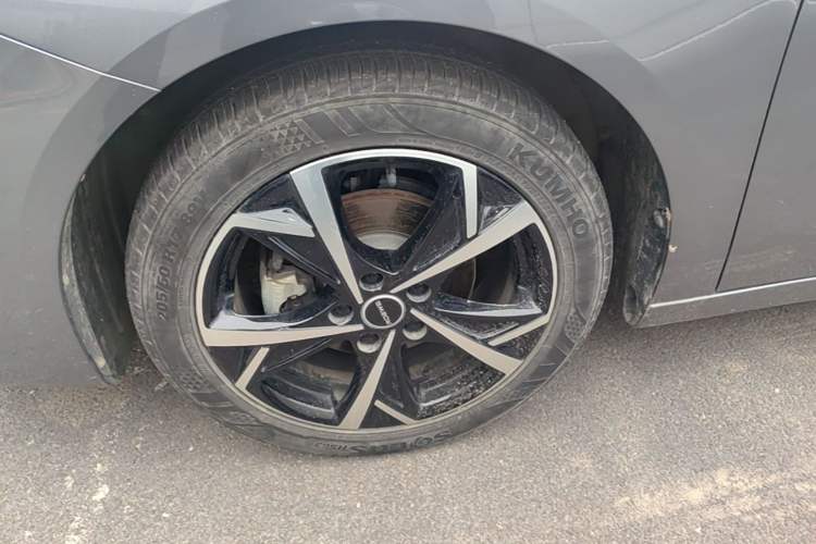 Used Roewe i5 2023 1.5L CVT Luxury Edition Left Front Wheel Hub
