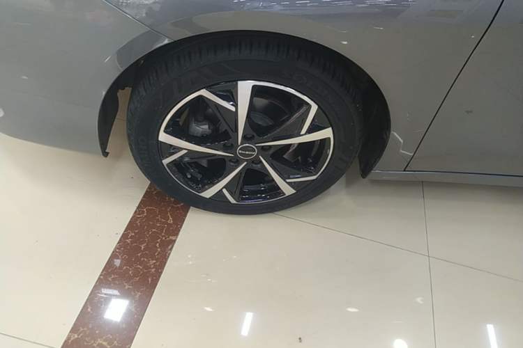 Used Roewe i5 2023 1.5L CVT Luxury Edition Left Front Wheel Hub