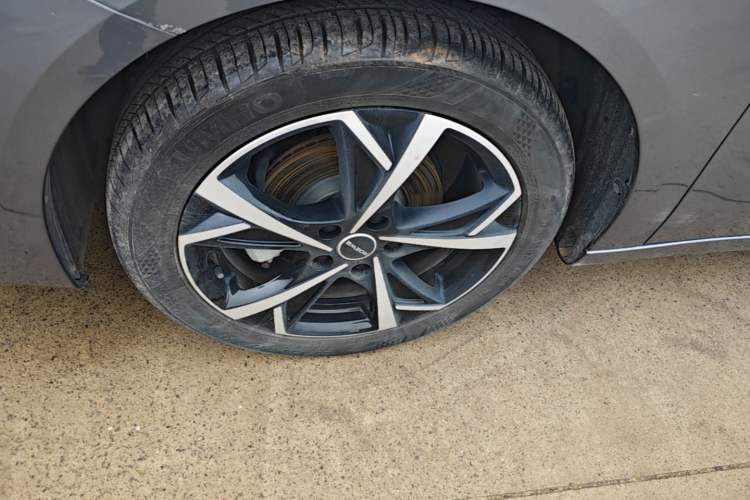 Used Roewe i5 2023 1.5L CVT Luxury Edition Left Front Wheel Hub