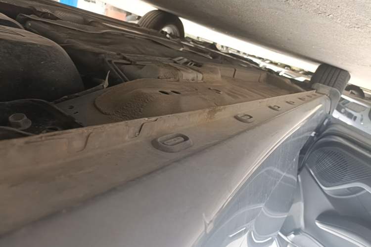 Used Roewe i5 2023 1.5L CVT Luxury Edition Left Side Sill