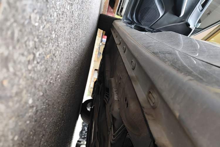 Used Roewe i5 2023 1.5L CVT Luxury Edition Left Side Sill
