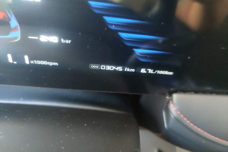 Used Roewe i5 2023 1.5L CVT Luxury Edition Odometer Close Up