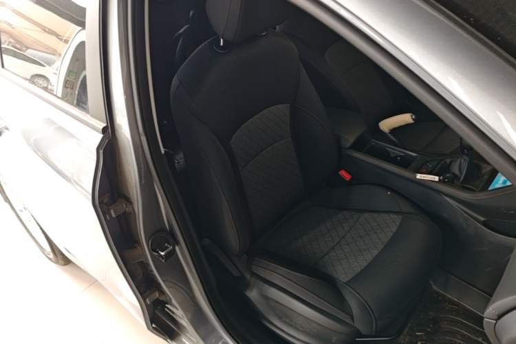 Used Roewe i5 2023 1.5L Manual Comfort Edition Right Front Seat