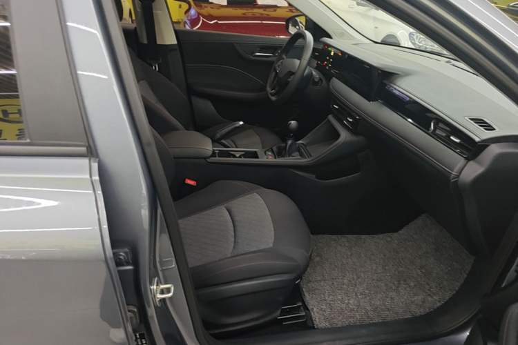 Used Roewe i5 2023 1.5L Manual Comfort Edition Right Front Seat