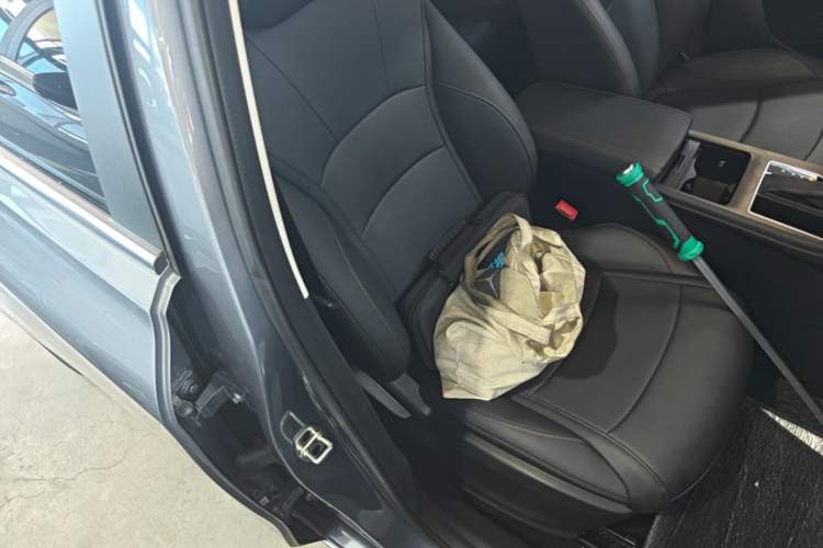 Used Roewe i5 2023 1.5L CVT Luxury Edition Right Front Seat
