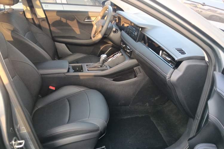 Used Roewe i5 2023 1.5L CVT Luxury Edition Right Front Seat