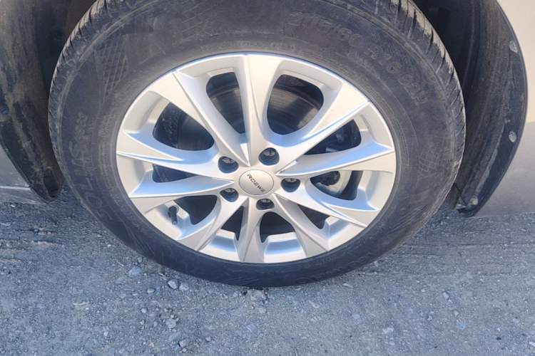 Used Roewe i5 2023 1.5L Manual Comfort Edition Right Front Wheel Hub