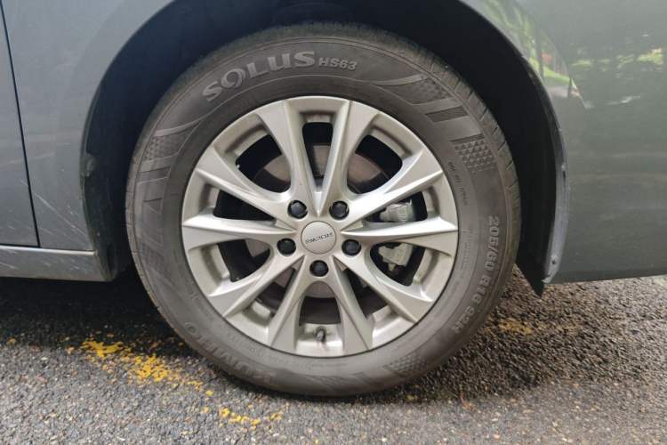 Used Roewe i5 2023 1.5L CVT Luxury Edition Right Front Wheel Hub