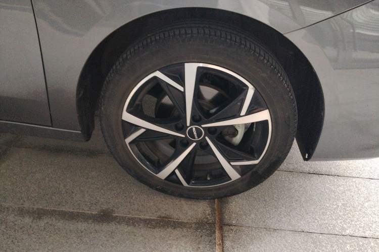 Used Roewe i5 2023 1.5L CVT Luxury Edition Right Front Wheel Hub