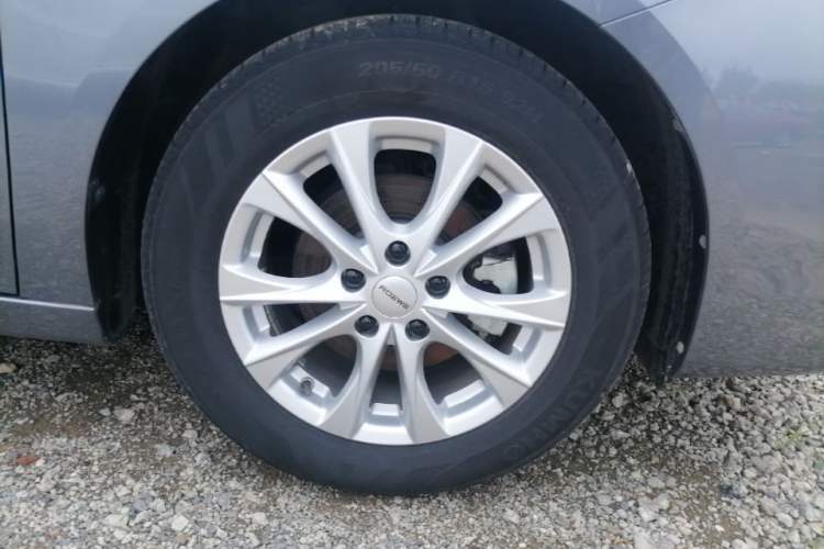 Used Roewe i5 2023 1.5L Manual Comfort Edition Right Front Wheel Hub