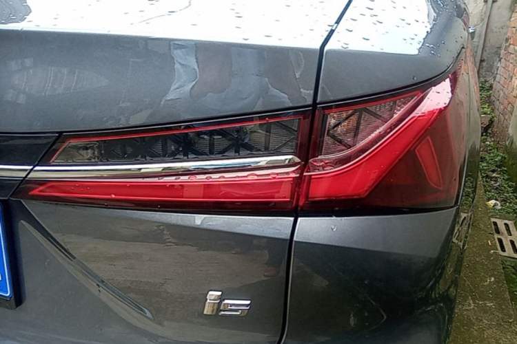 Used Roewe i5 2023 1.5L CVT Luxury Edition Right Rear Taillight