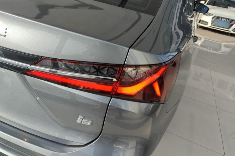 Used Roewe i5 2023 1.5L CVT Luxury Edition Right Rear Taillight