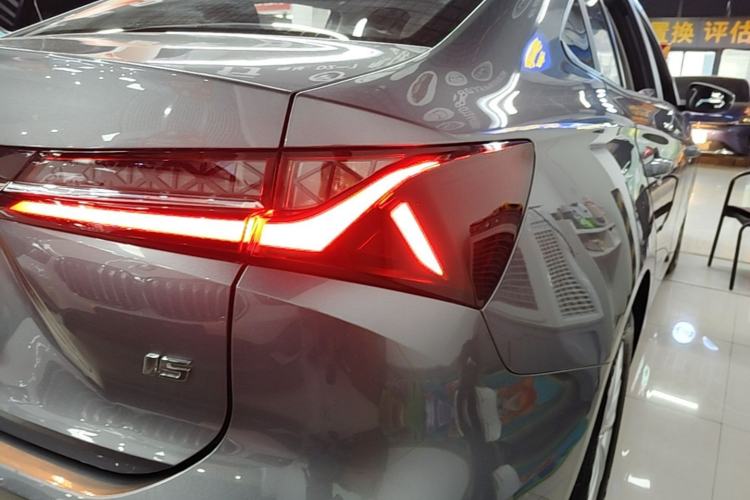 Used Roewe i5 2023 1.5L Manual Comfort Edition Right Rear Taillight