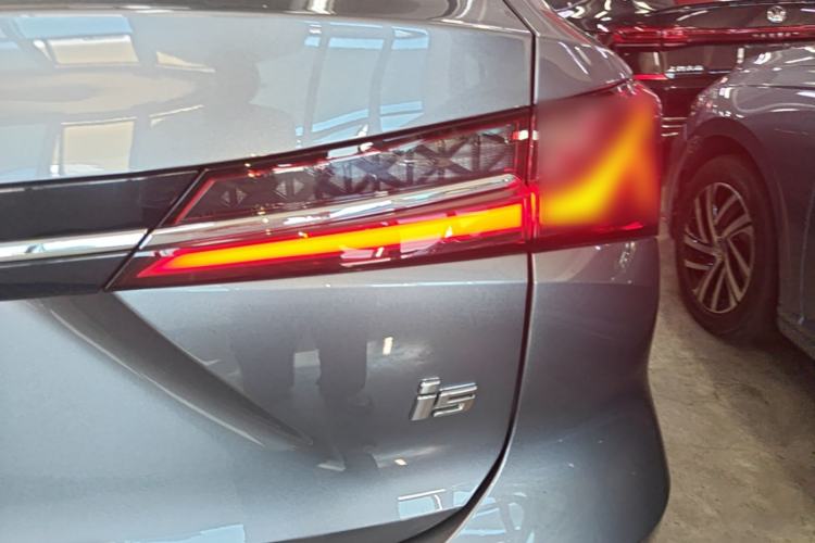 Used Roewe i5 2023 1.5L CVT Luxury Edition Right Rear Taillight