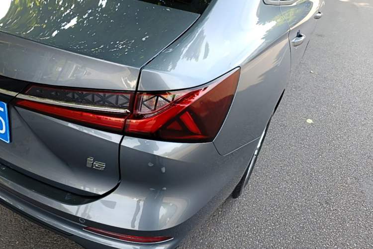 Used Roewe i5 2023 1.5L Manual Comfort Edition Right Rear Taillight