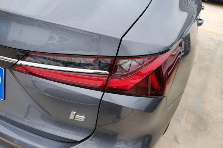 Used Roewe i5 2023 1.5L CVT Luxury Edition Right Rear Taillight