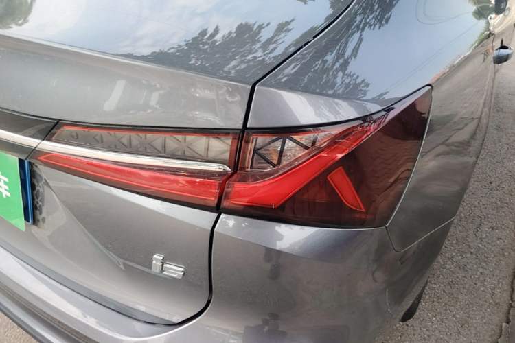 Used Roewe i5 2023 1.5L CVT Luxury Edition Right Rear Taillight
