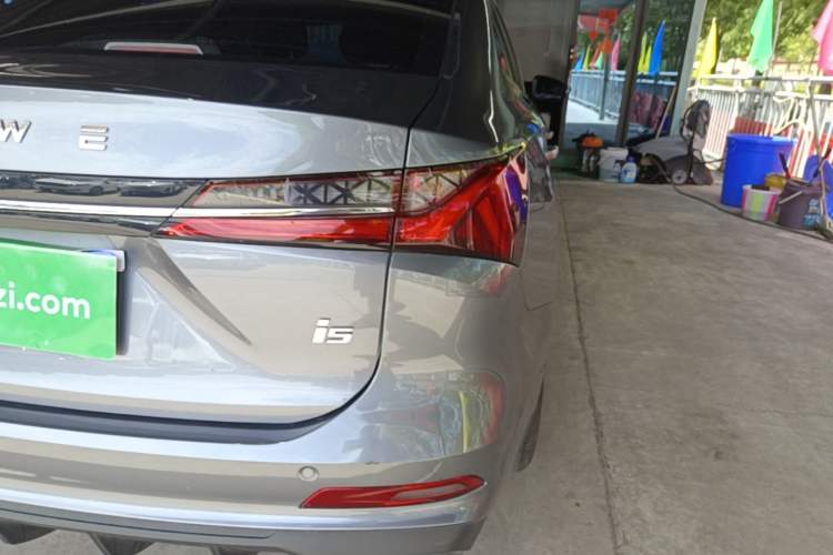 Used Roewe i5 2023 1.5L Manual Comfort Edition Right Rear Taillight