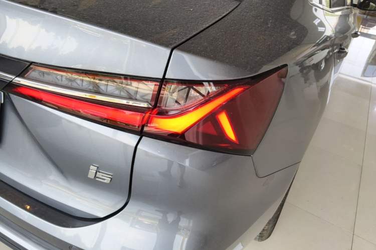Used Roewe i5 2023 1.5L CVT Luxury Edition Right Rear Taillight