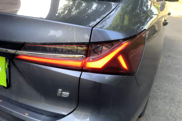 Used Roewe i5 2023 1.5L Manual Comfort Edition Right Rear Taillight