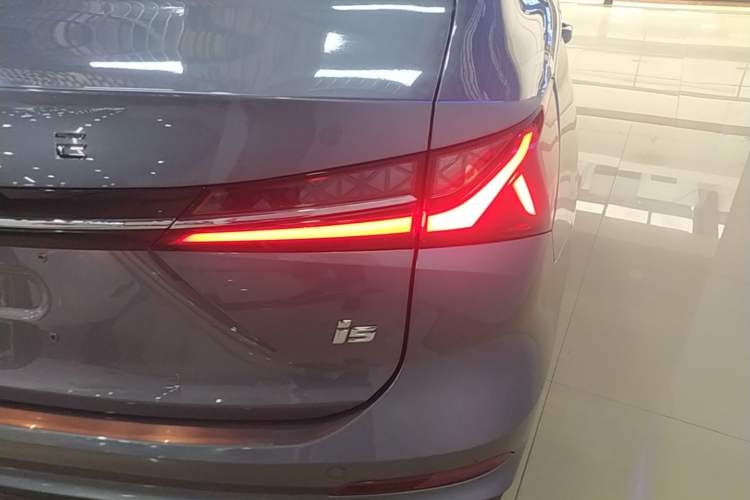 Used Roewe i5 2023 1.5L CVT Luxury Edition Right Rear Taillight