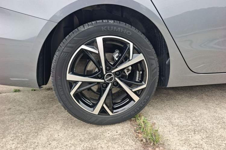 Used Roewe i5 2023 1.5L CVT Luxury Edition Right Rear Wheel Hub