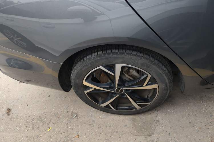 Used Roewe i5 2023 1.5L CVT Luxury Edition Right Rear Wheel Hub