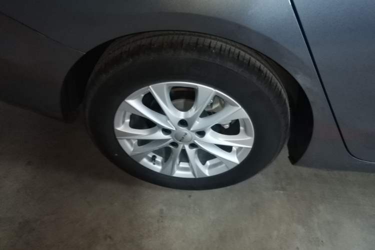 Used Roewe i5 2023 1.5L Manual Comfort Edition Right Rear Wheel Hub