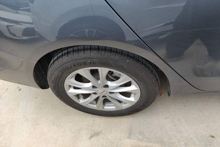 Used Roewe i5 2023 1.5L CVT Luxury Edition Right Rear Wheel Hub
