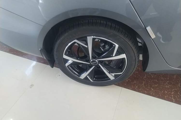Used Roewe i5 2023 1.5L CVT Luxury Edition Right Rear Wheel Hub