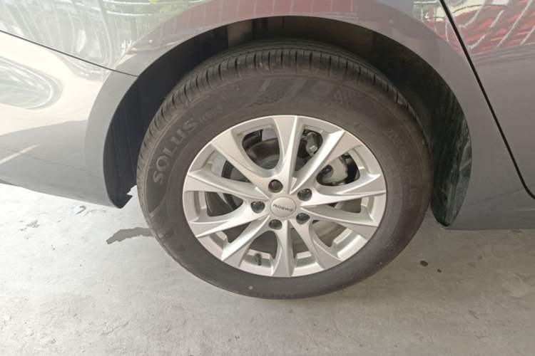Used Roewe i5 2023 1.5L Manual Comfort Edition Right Rear Wheel Hub