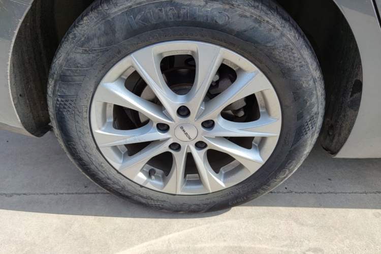 Used Roewe i5 2023 1.5L Manual Comfort Edition Right Rear Wheel Hub