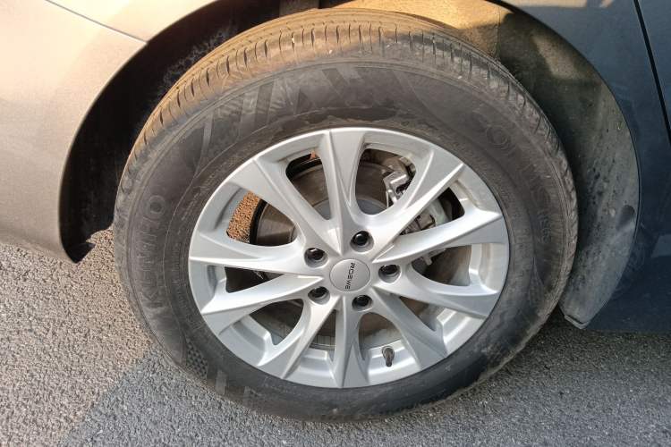 Used Roewe i5 2023 1.5L CVT Luxury Edition Right Rear Wheel Hub