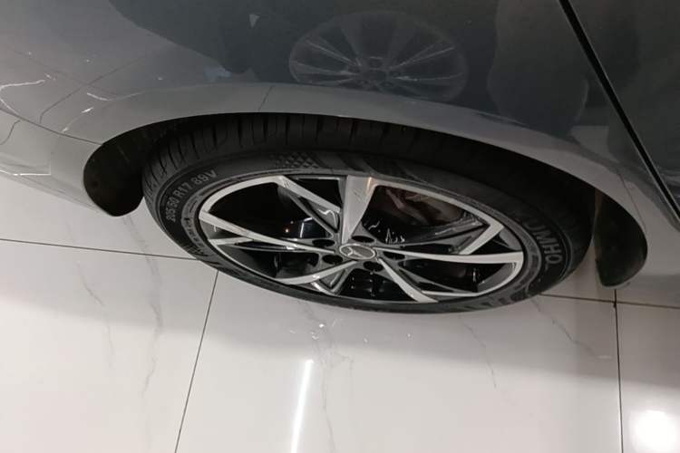 Used Roewe i5 2023 1.5L CVT Luxury Edition Right Rear Wheel Hub