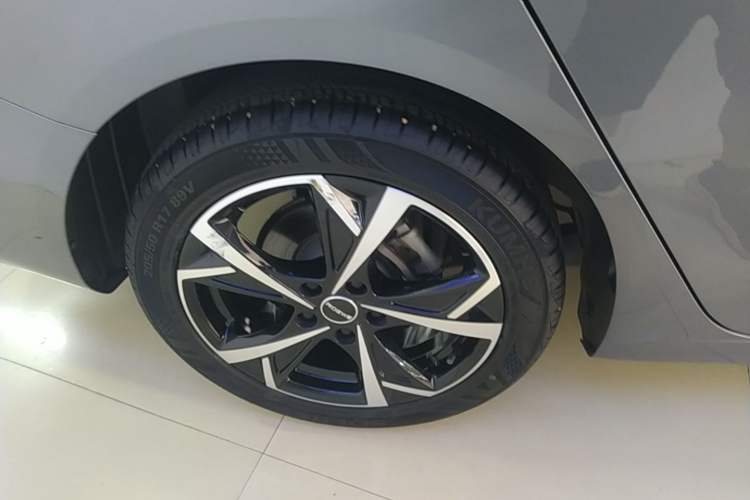 Used Roewe i5 2023 1.5L CVT Luxury Edition Right Rear Wheel Hub
