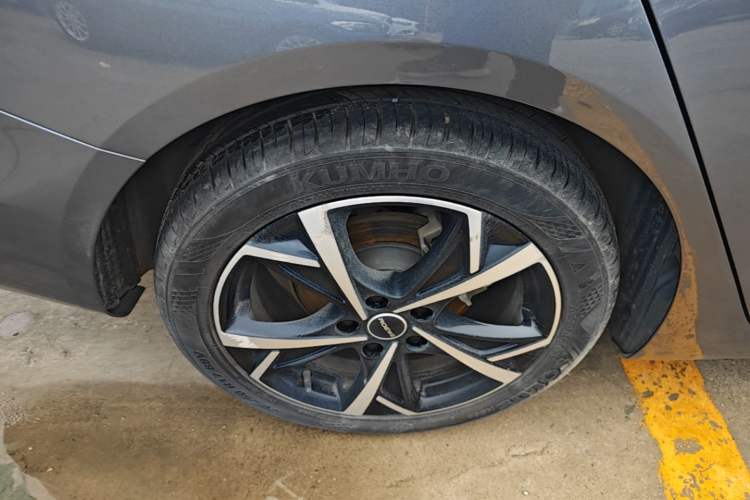 Used Roewe i5 2023 1.5L CVT Luxury Edition Right Rear Wheel Hub