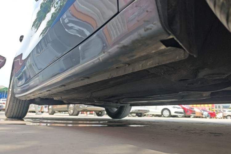 Used Roewe i5 2023 1.5L Manual Comfort Edition Right Side Sill