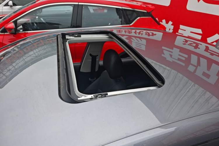 Used Roewe i5 2023 1.5L CVT Luxury Edition Roof