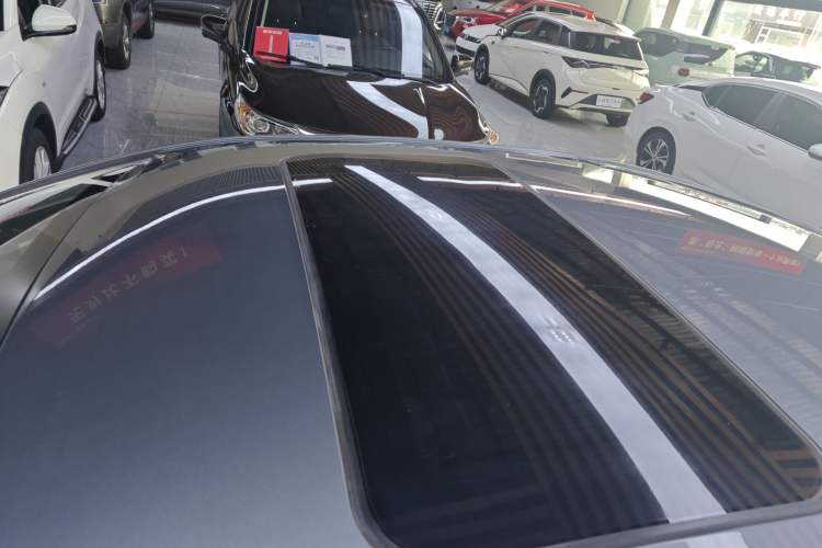 Used Roewe i5 2023 1.5L CVT Luxury Edition Roof
