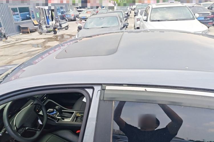 Used Roewe i5 2023 1.5L CVT Luxury Edition Roof